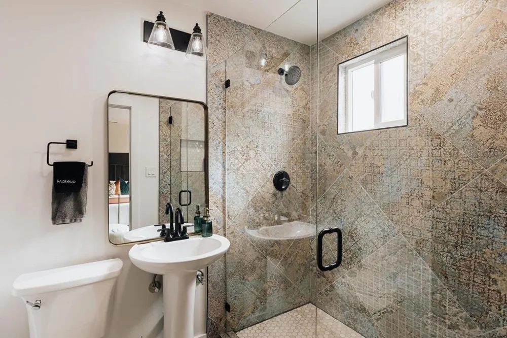 1953 Emerald St San Diego, CA 92109