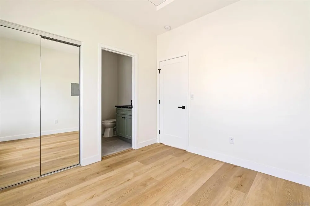 1953 Emerald St San Diego, CA 92109