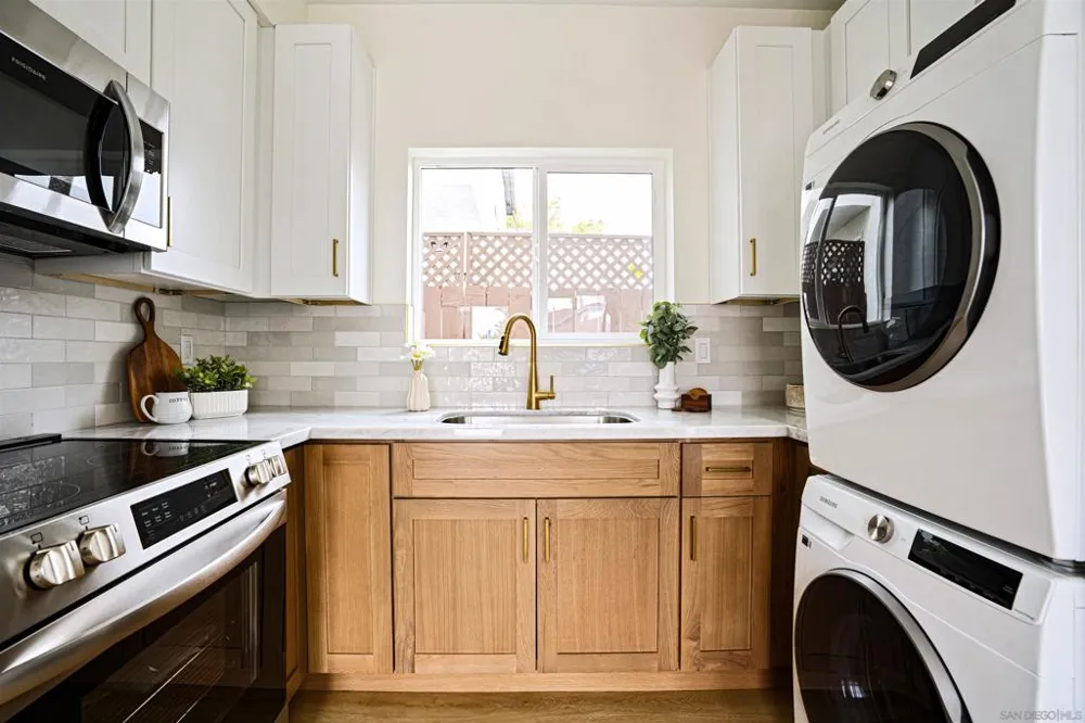 1953 Emerald St San Diego, CA 92109
