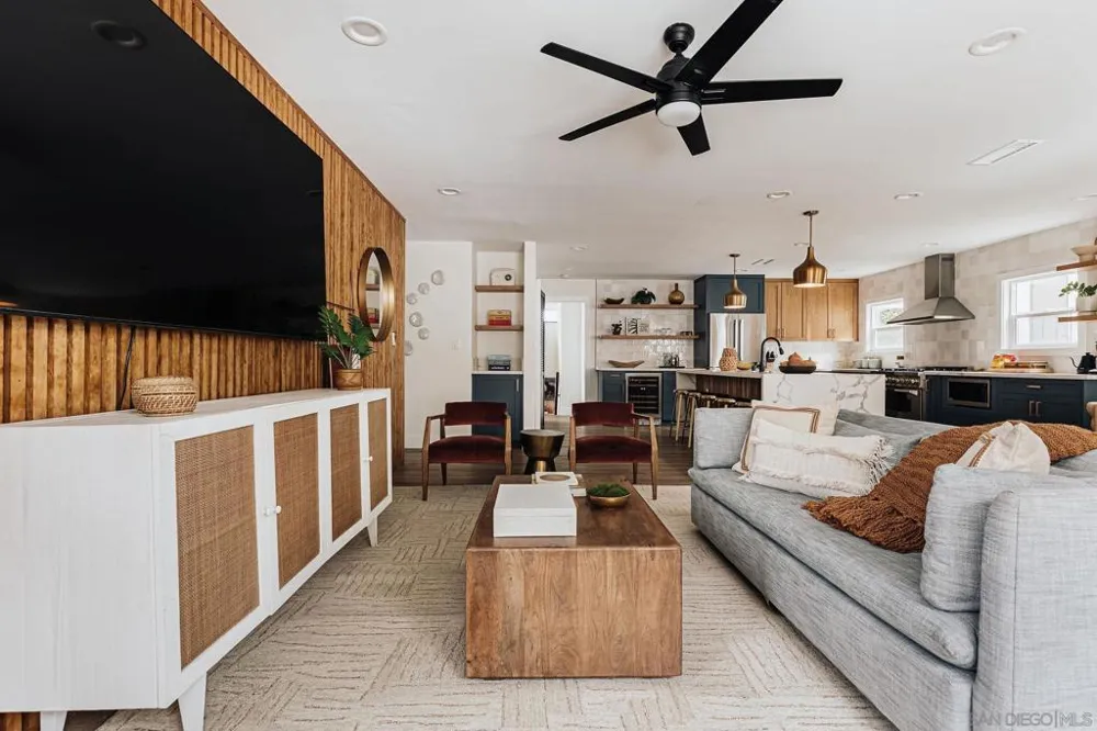 1953 Emerald St San Diego, CA 92109