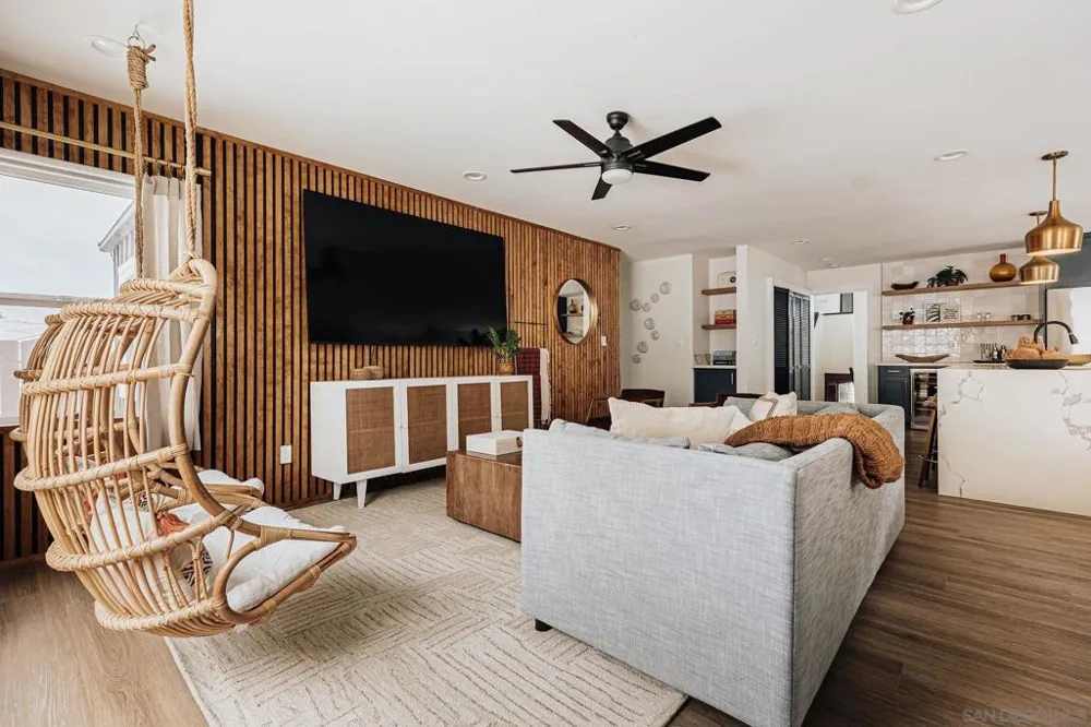 1953 Emerald St San Diego, CA 92109