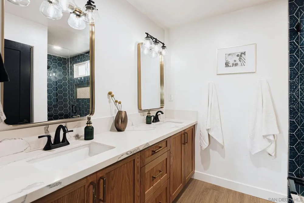 1953 Emerald St San Diego, CA 92109