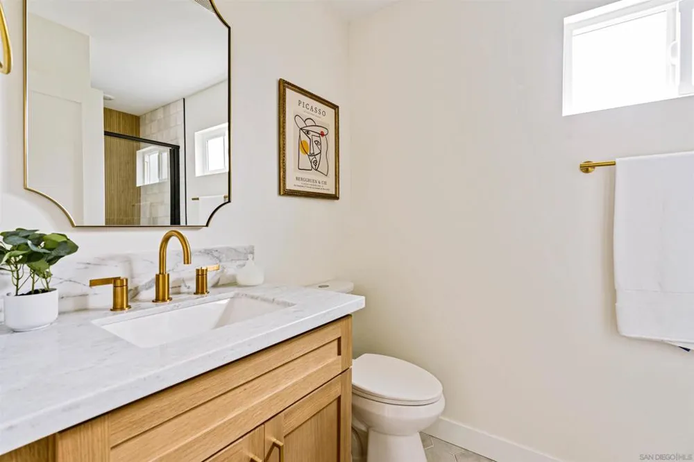 1953 Emerald St San Diego, CA 92109