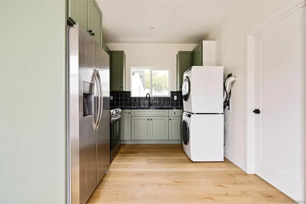 1953 Emerald St San Diego, CA 92109