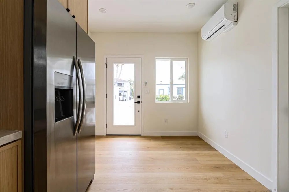 1953 Emerald St San Diego, CA 92109