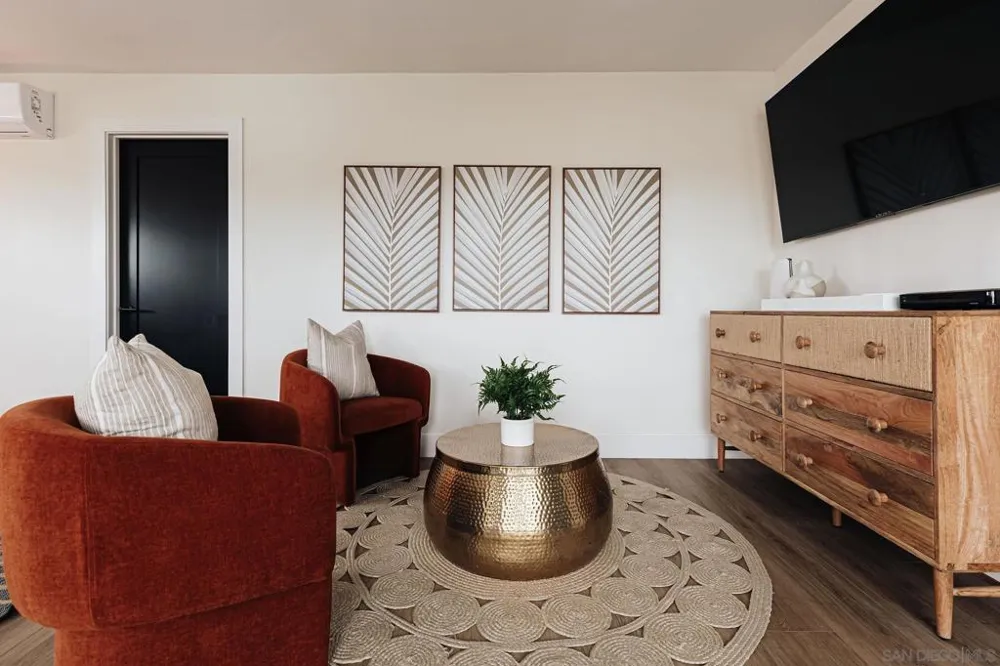 1953 Emerald St San Diego, CA 92109