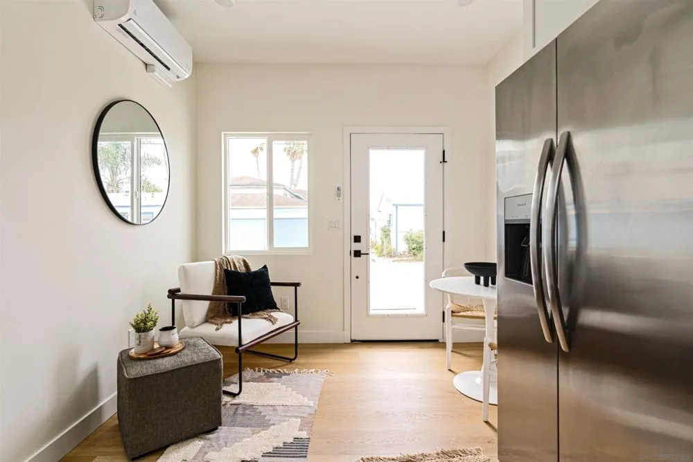 1953 Emerald St San Diego, CA 92109