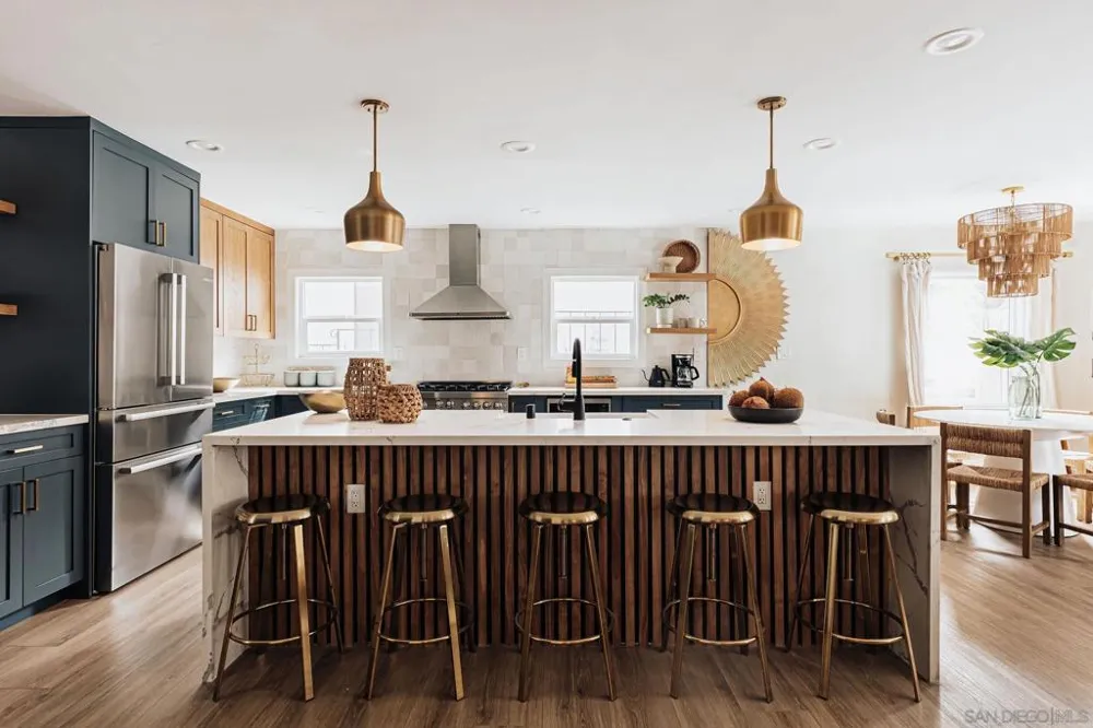 1953 Emerald St San Diego, CA 92109