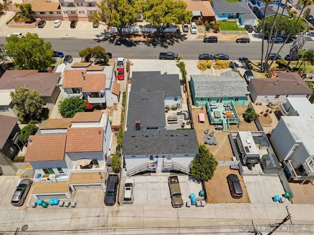 1953 Emerald St San Diego, CA 92109