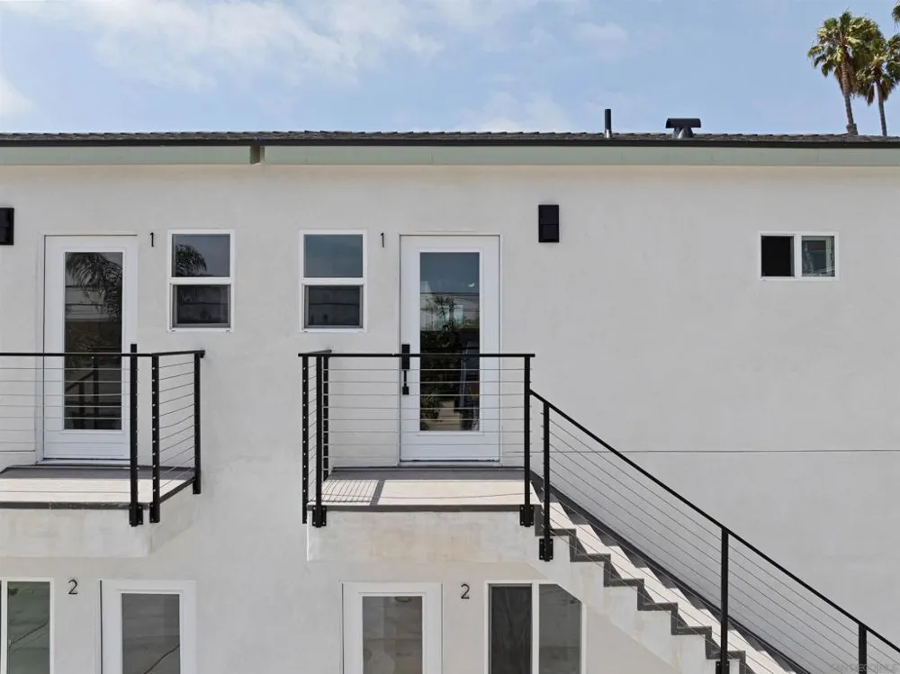 1953 Emerald St San Diego, CA 92109