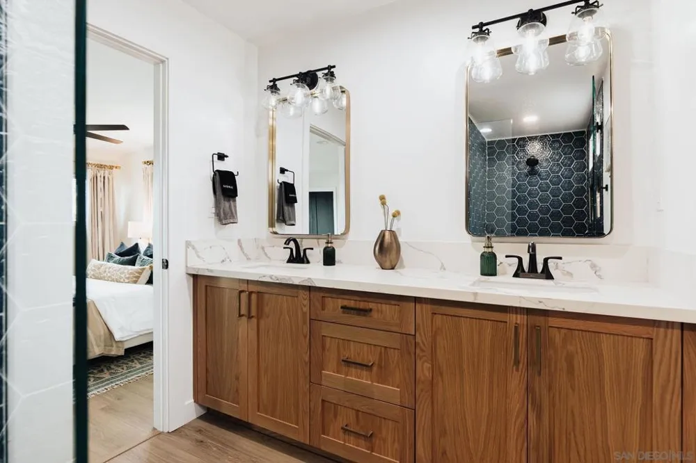 1953 Emerald St San Diego, CA 92109