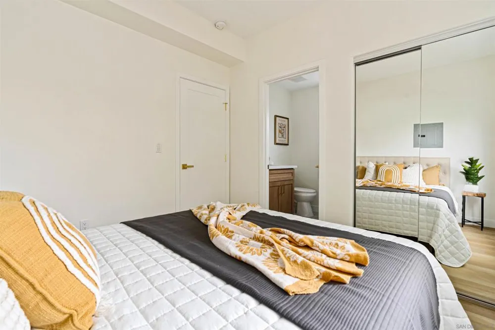 1953 Emerald St San Diego, CA 92109