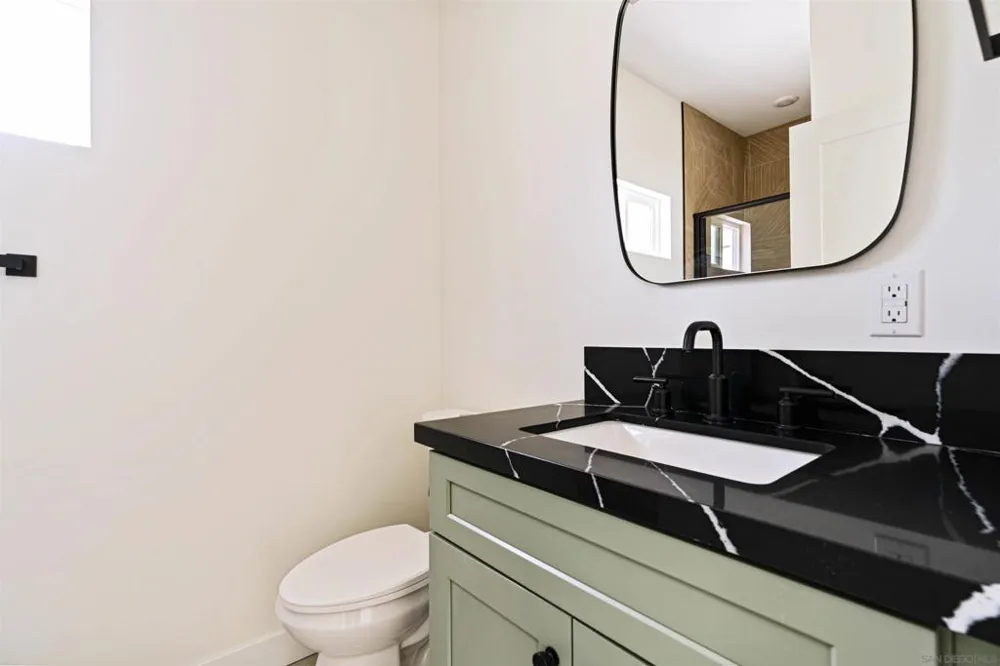 1953 Emerald St San Diego, CA 92109
