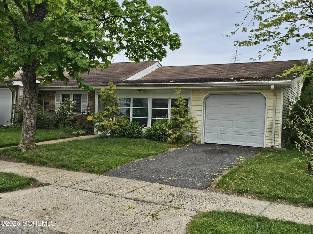 61 Hedge Drive Lakewood, NJ 08701