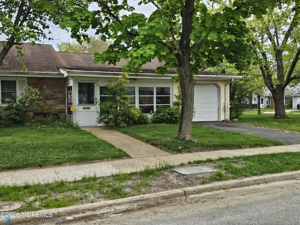 61 Hedge Drive Lakewood, NJ 08701
