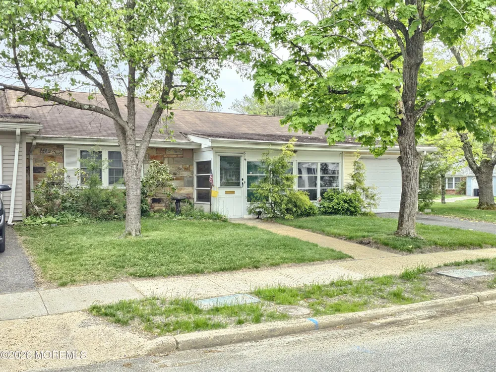61 Hedge Drive Lakewood, NJ 08701