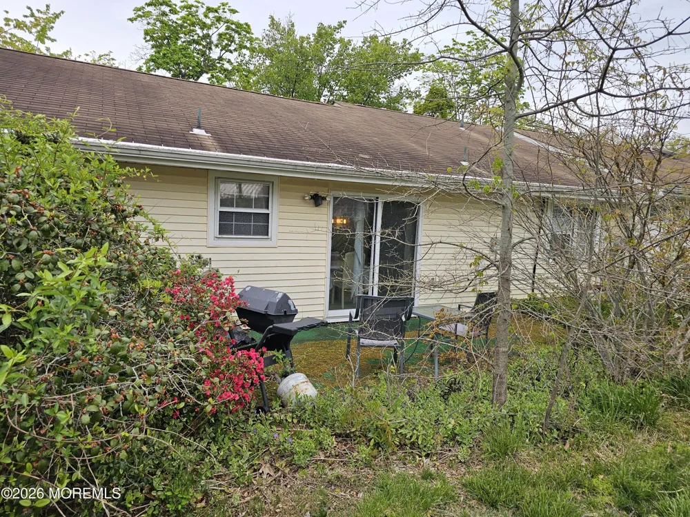 61 Hedge Drive Lakewood, NJ 08701