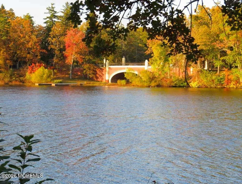 61 Hedge Drive Lakewood, NJ 08701