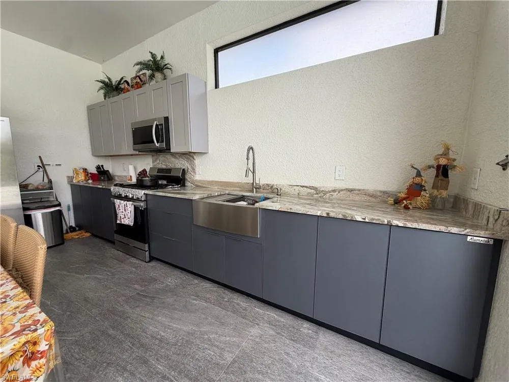 910 VENICE AVENUE Lehigh Acres, FL 33971