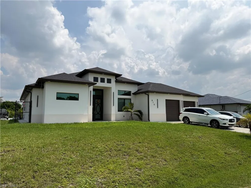 910 VENICE AVENUE Lehigh Acres, FL 33971