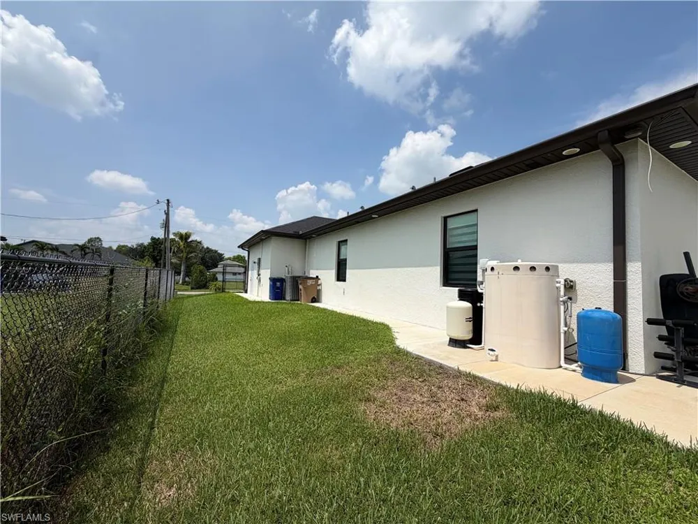 910 VENICE AVENUE Lehigh Acres, FL 33971