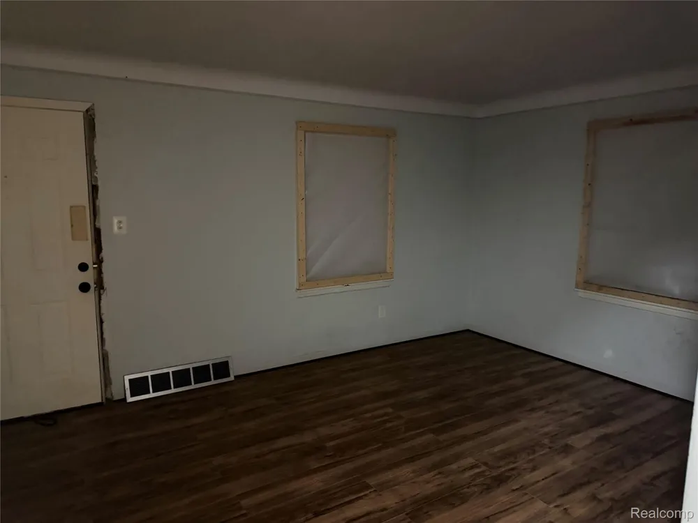4173 Moore Street Inkster City, MI 48141