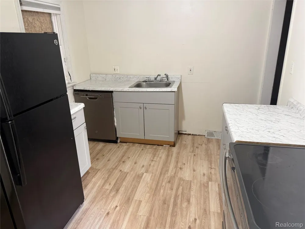 4173 Moore Street Inkster City, MI 48141