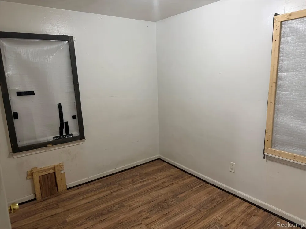4173 Moore Street Inkster City, MI 48141