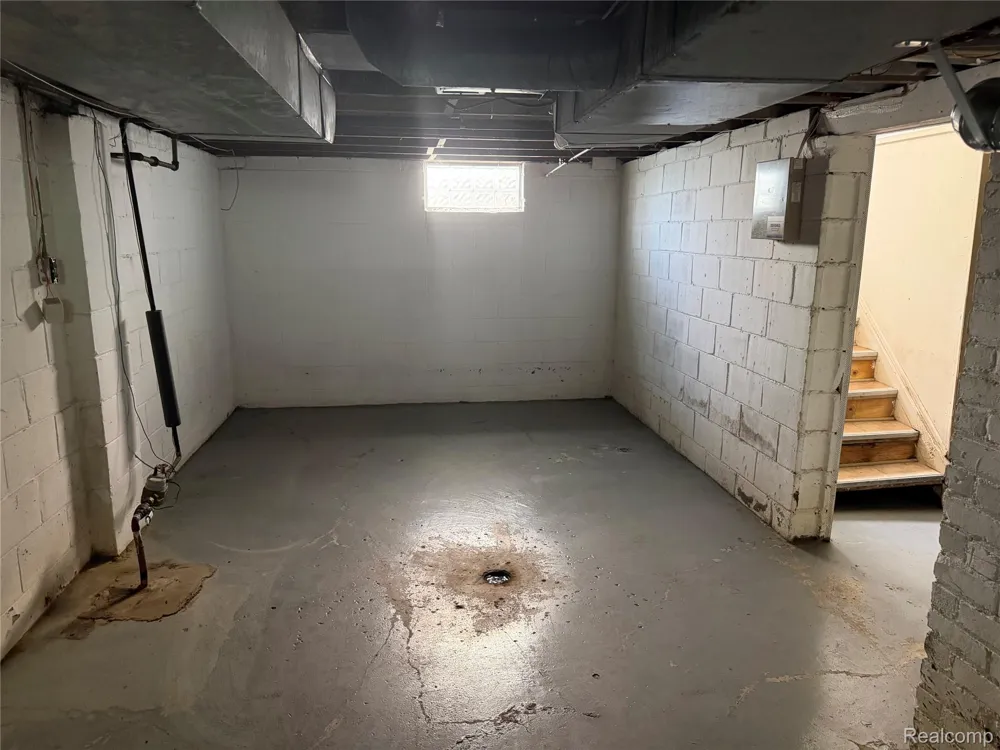 4173 Moore Street Inkster City, MI 48141