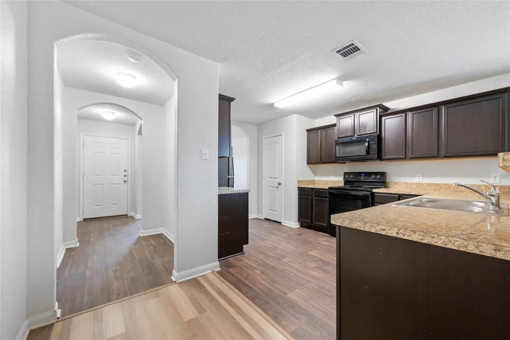 221 Koontz Loop Jarrell, TX 76537