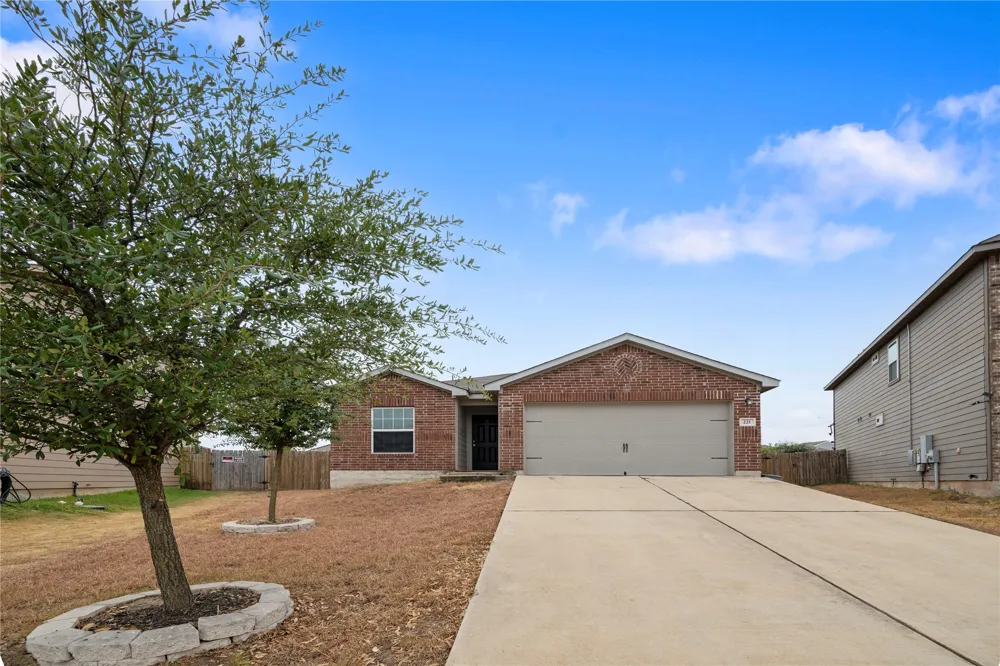 221 Koontz Loop Jarrell, TX 76537