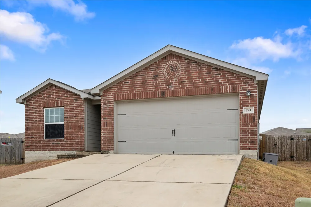221 Koontz Loop Jarrell, TX 76537