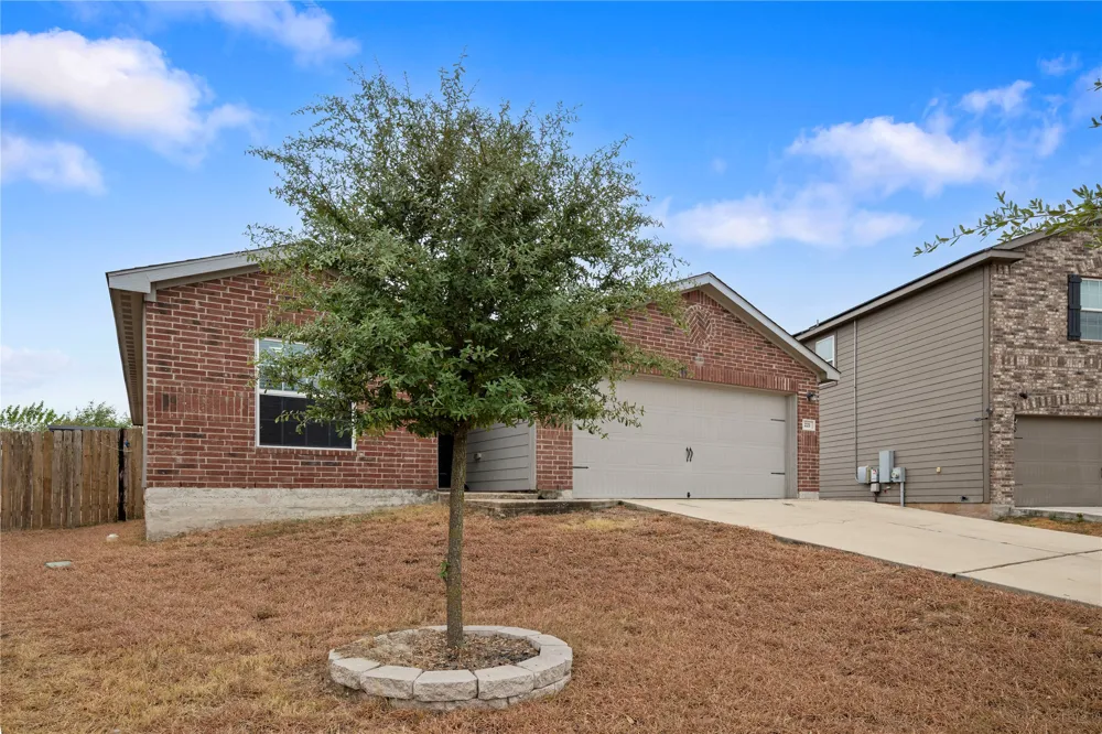 221 Koontz Loop Jarrell, TX 76537