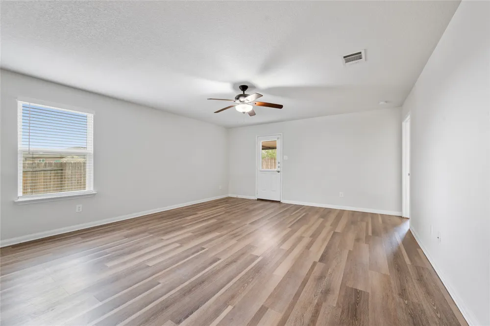 221 Koontz Loop Jarrell, TX 76537