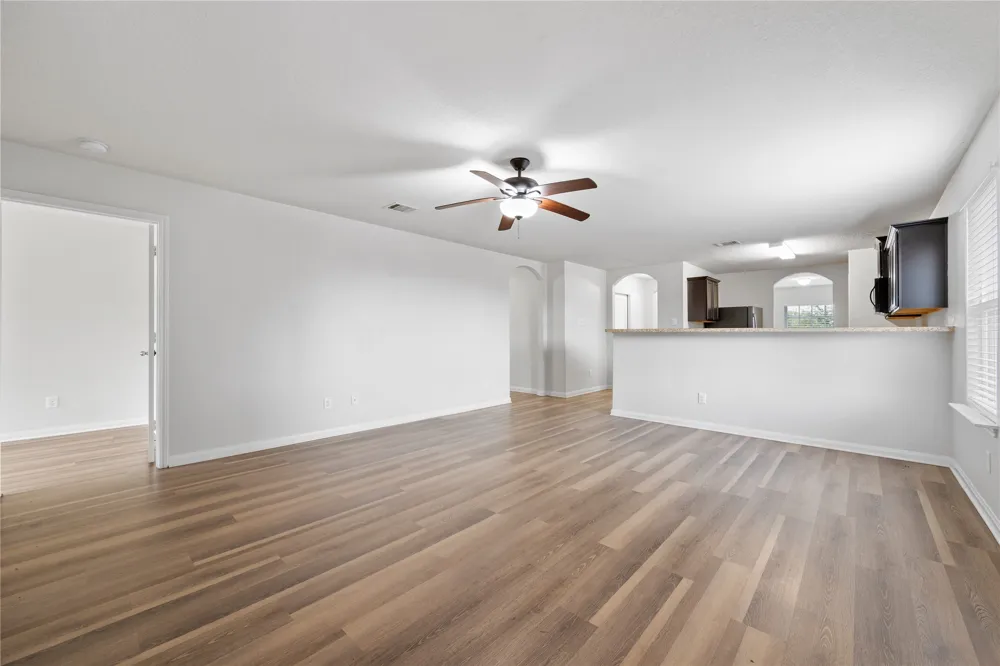 221 Koontz Loop Jarrell, TX 76537