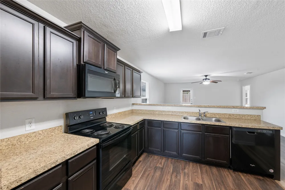 221 Koontz Loop Jarrell, TX 76537