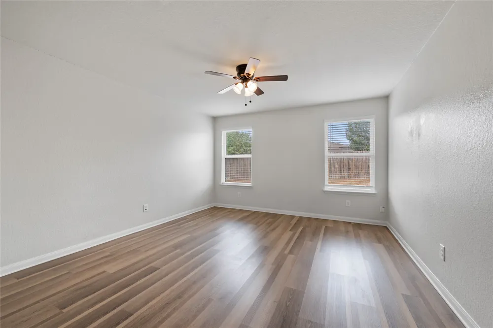 221 Koontz Loop Jarrell, TX 76537