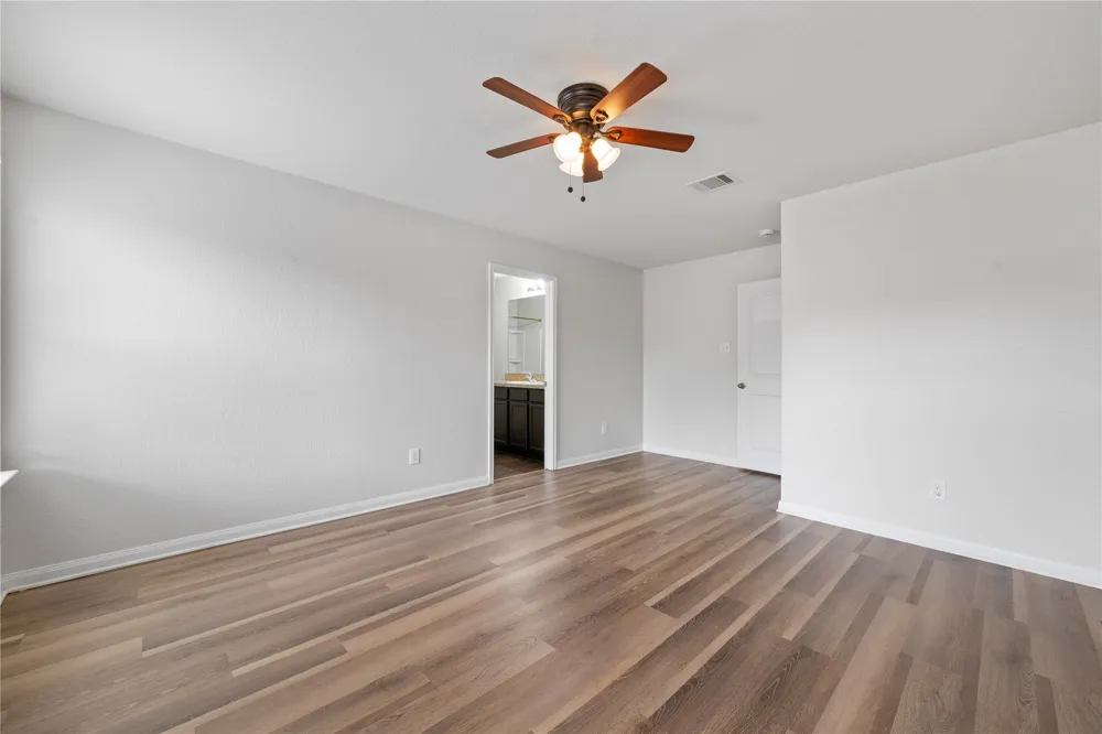 221 Koontz Loop Jarrell, TX 76537