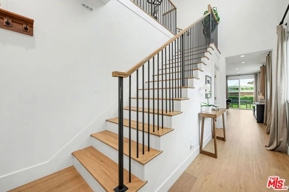 1209 Commonwealth Avenue Los Angeles, CA 90029