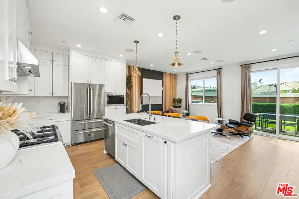 1209 Commonwealth Avenue Los Angeles, CA 90029