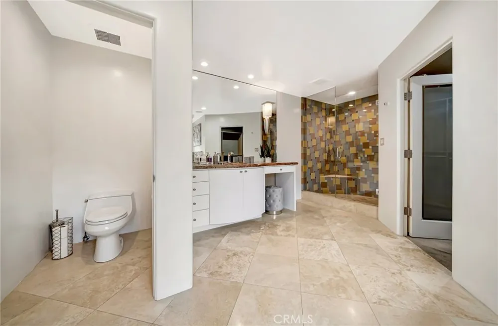 22914 Calvert Street Woodland Hills, CA 91367