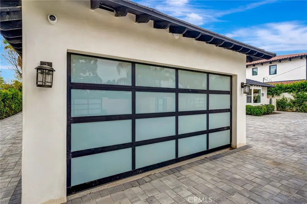 22914 Calvert Street Woodland Hills, CA 91367