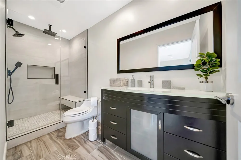 22914 Calvert Street Woodland Hills, CA 91367