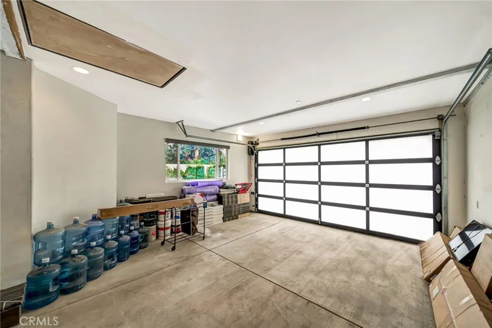 22914 Calvert Street Woodland Hills, CA 91367