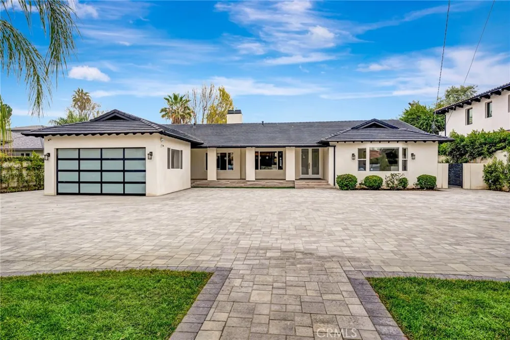 22914 Calvert Street Woodland Hills, CA 91367
