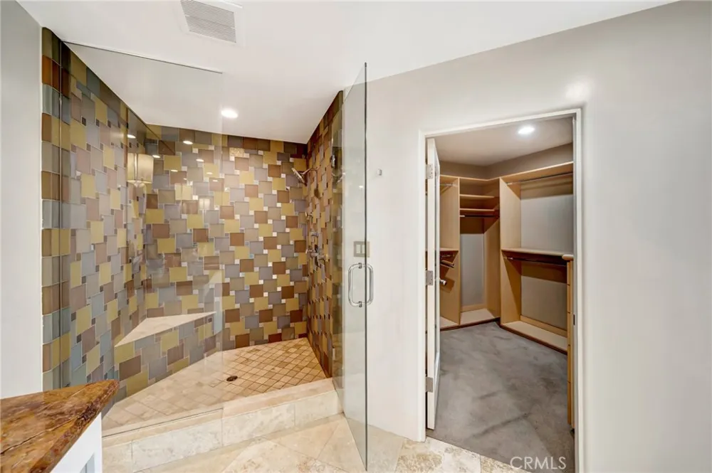 22914 Calvert Street Woodland Hills, CA 91367