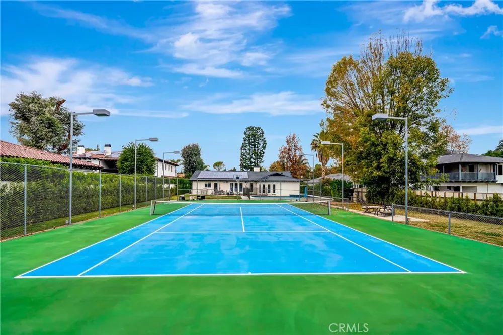 22914 Calvert Street Woodland Hills, CA 91367