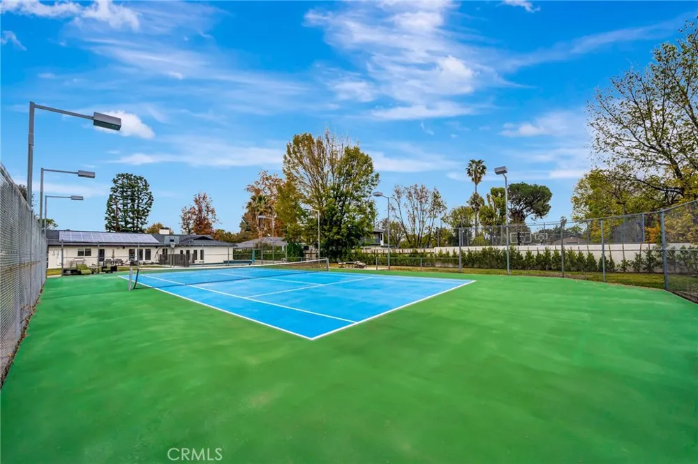 22914 Calvert Street Woodland Hills, CA 91367