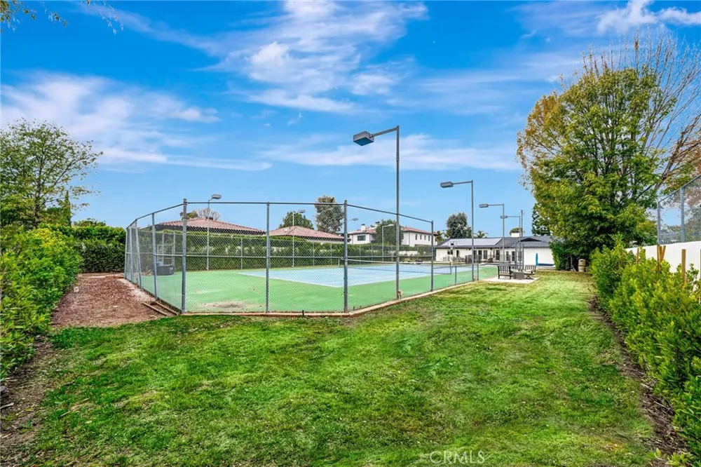 22914 Calvert Street Woodland Hills, CA 91367