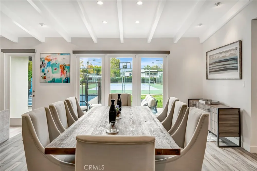 22914 Calvert Street Woodland Hills, CA 91367